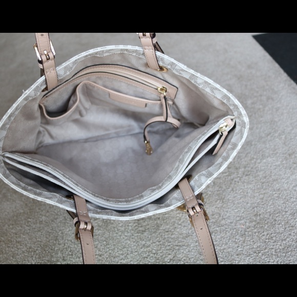 Women’s Michael Kors Jet Set Medium Tote - Picture 5 of 6